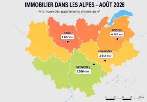 Vue sur les Alpes enneigees depuis une habitation moderne