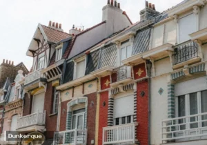 Immobilier dans les Hauts-de-France : Lille, Amiens, Arras, Dunkerque… où les acheteurs reprennent-ils la main ? 5 Façades colorées et ornées de maisons historiques à Dunkerque, architecture traditionnelle